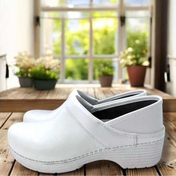 NEW DANSKO Womens Professional LT Leather Lightweight Clog Size 40 - Picture 2 of 10